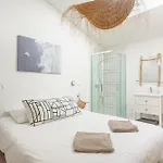 Holiday home L'hirondelle *
